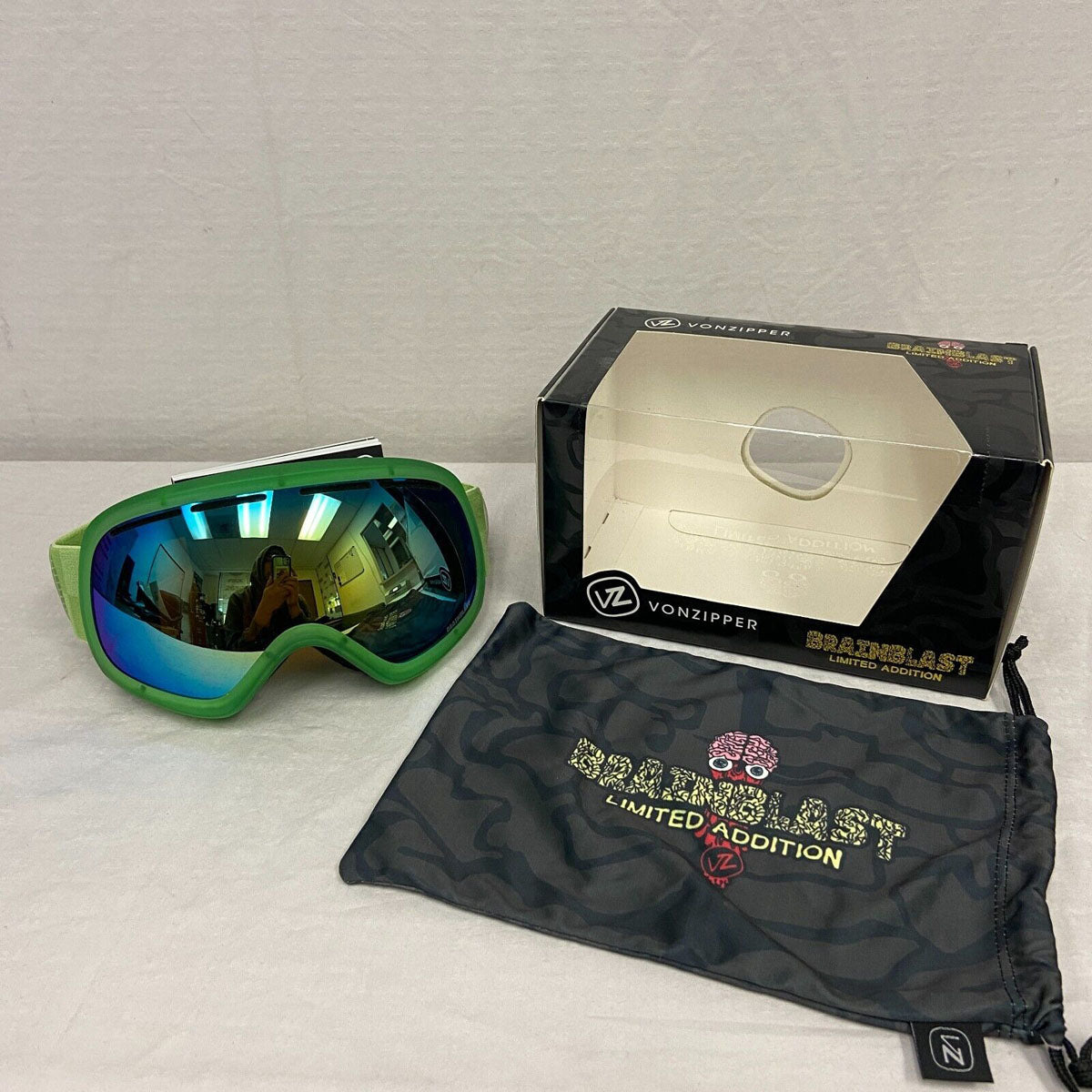 VonZipper Feenom Snow Goggles - Lime / Locust Chrome Lens (OPEN-BOX) - ExtremeSupply.com