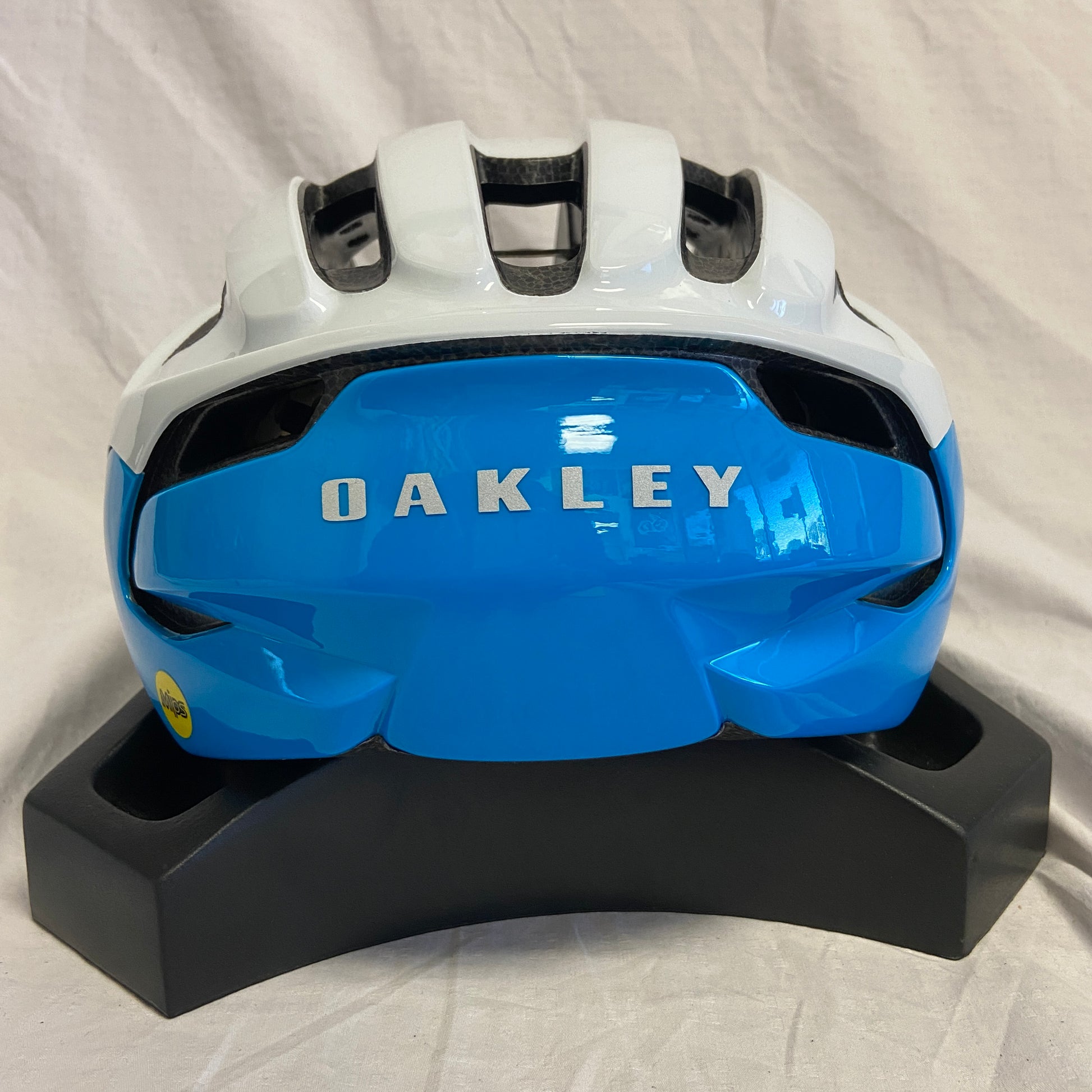 Oakley Aro 3 Cycling Helmet White Atomic Blue Large (Open Box Blem) - ExtremeSupply.com