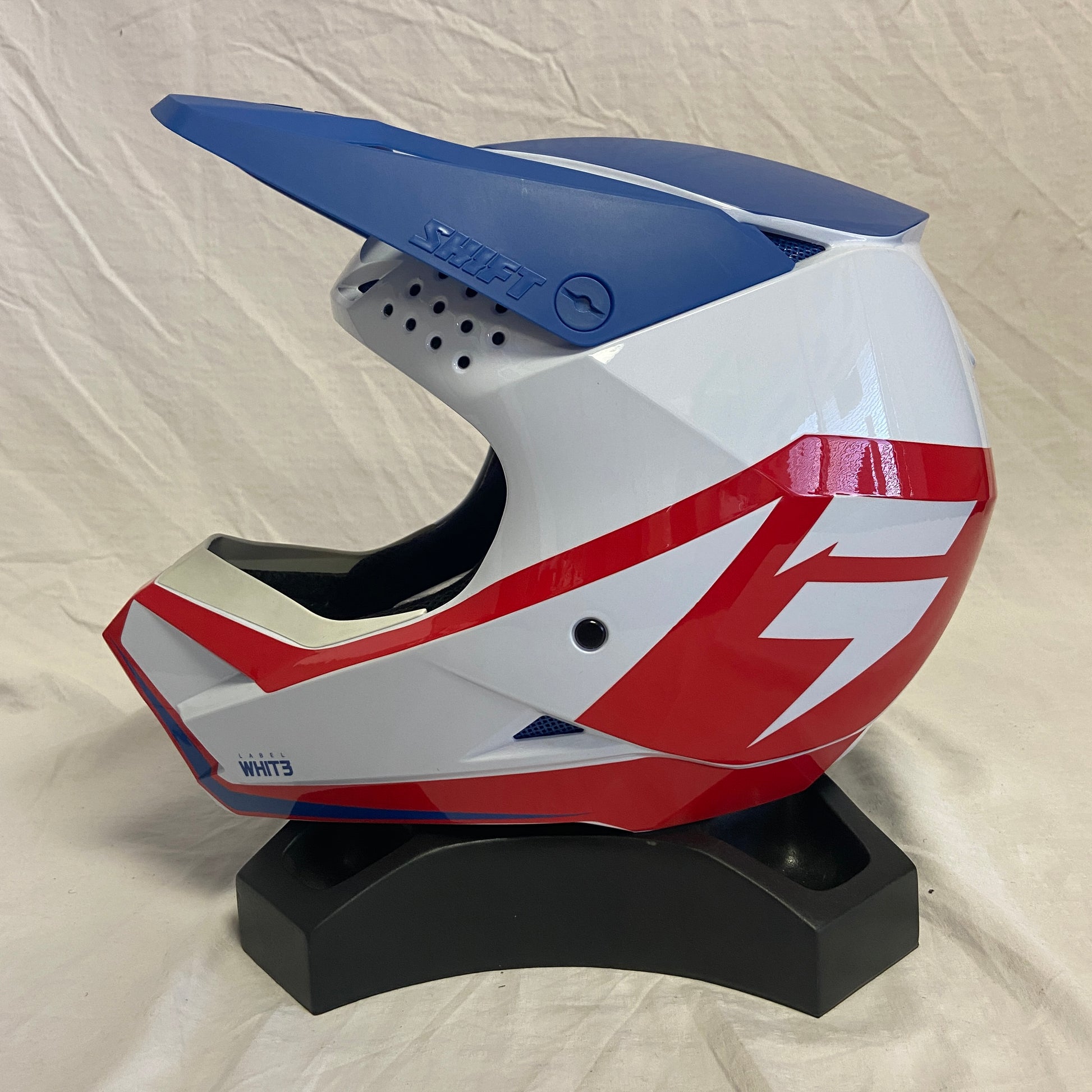 Shift Label Whit3 Helmet Bic White / Red / Blue Youth Large (Open Box) - ExtremeSupply.com