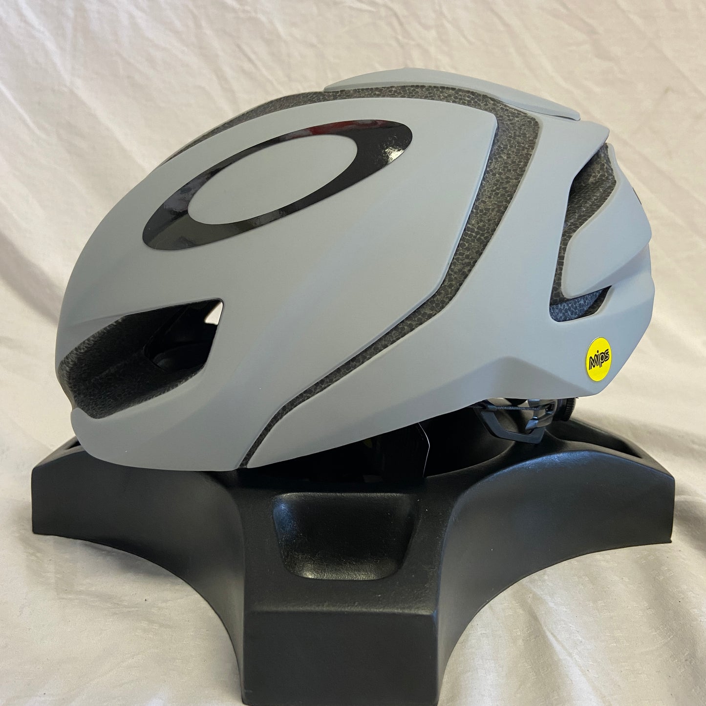Oakley Aro5 MIPS Speed Bike Helmet Fog Gray Large (Open Box) - ExtremeSupply.com