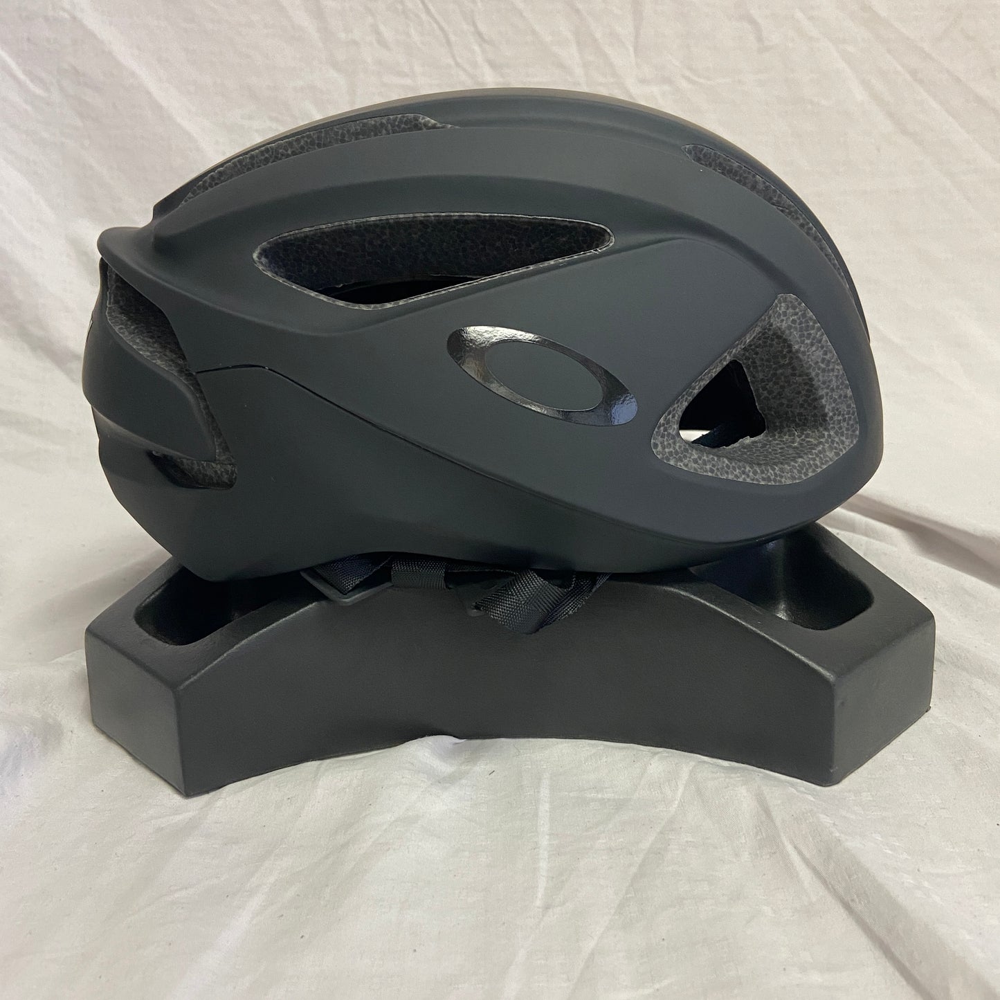 Oakley Aro 3 Cycling Helmet Matte Black (Open Box) - ExtremeSupply.com