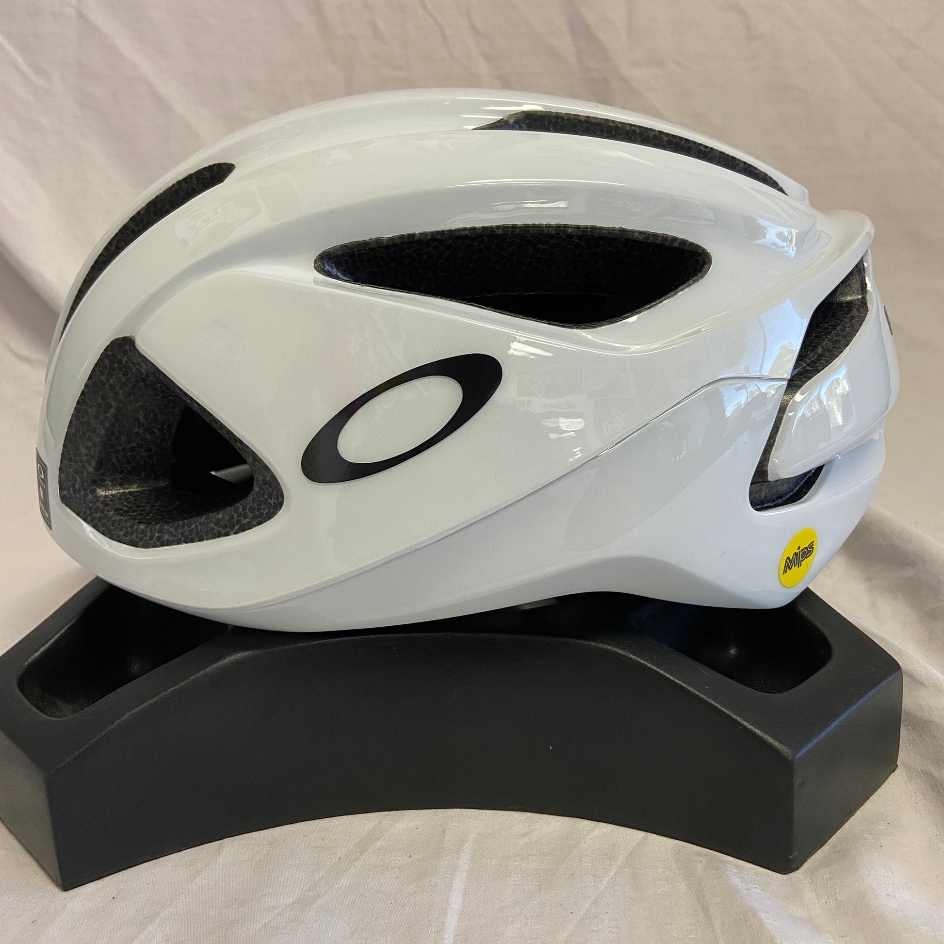 Oakley Aro 3 Cycling Helmet White Medium - ExtremeSupply.com