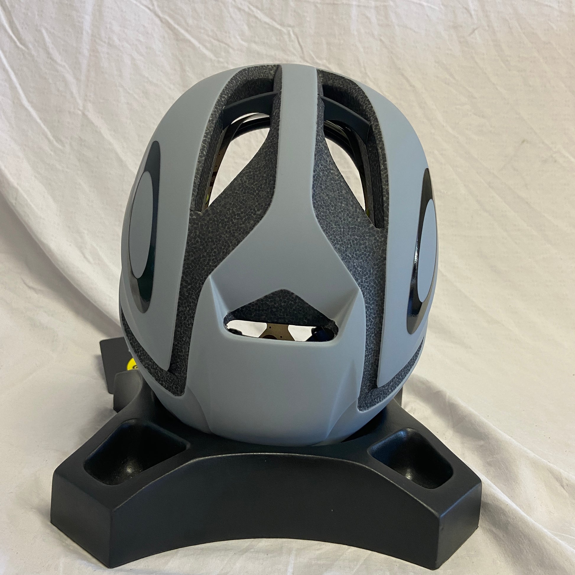 Oakley Aro5 MIPS Speed Bike Helmet Fog Gray Medium - ExtremeSupply.com